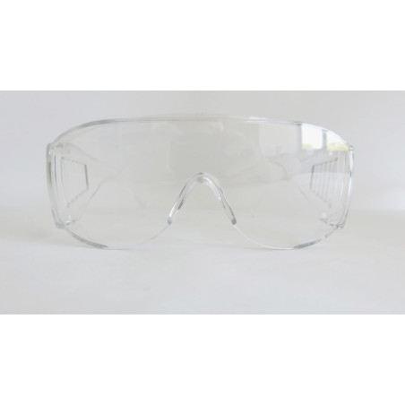 Occhiale protettivo a stanghette caratterizzato da una ampia lente monolitica frontale che protegge sia lateralmente che inferio